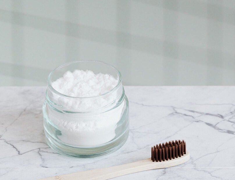 6 simple ways to naturally whiten your teeth at home